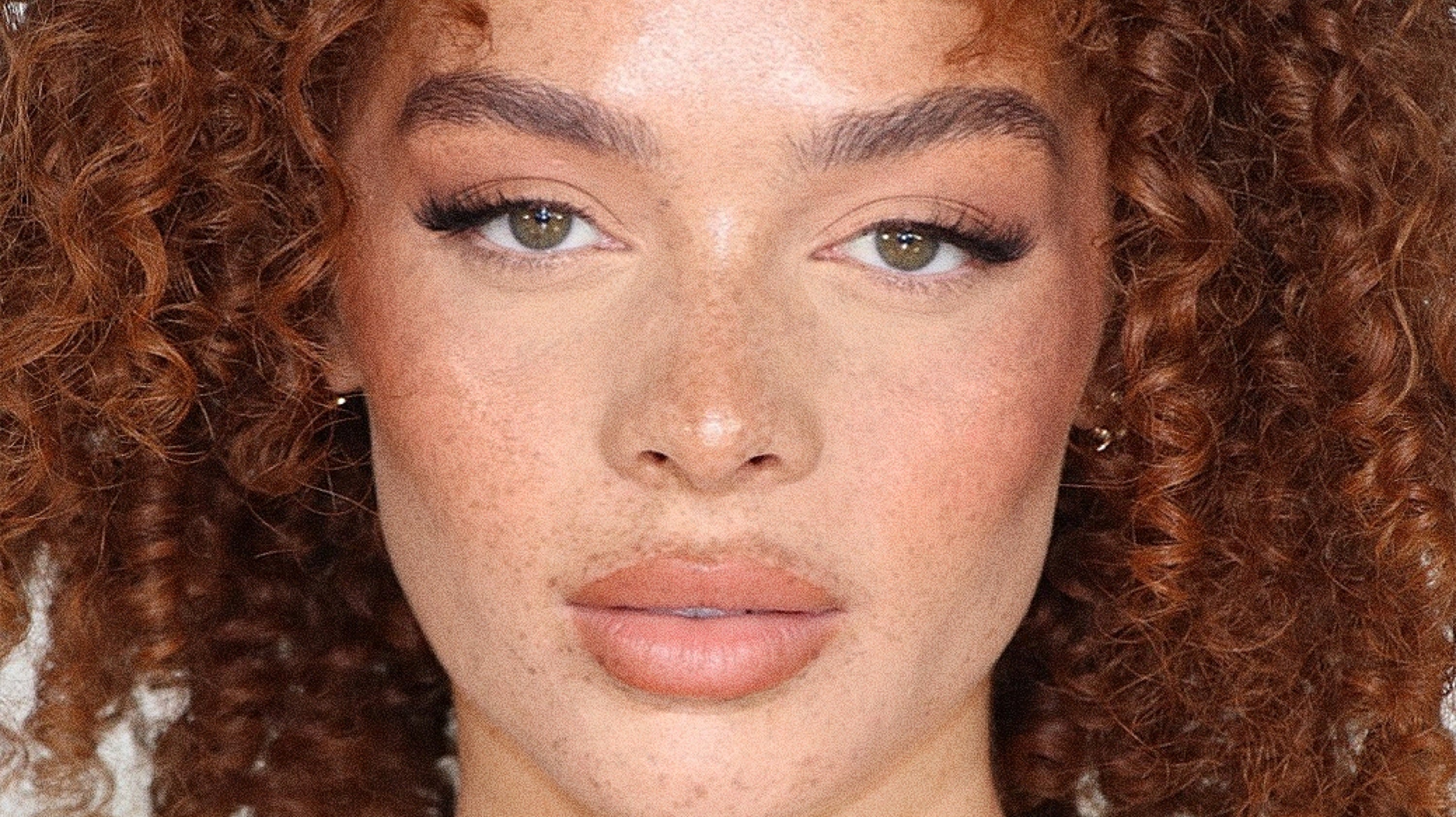 How To Apply your Lashes & Clusters