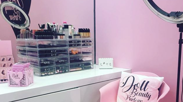 DOLL BEAUTY PARLOUR!