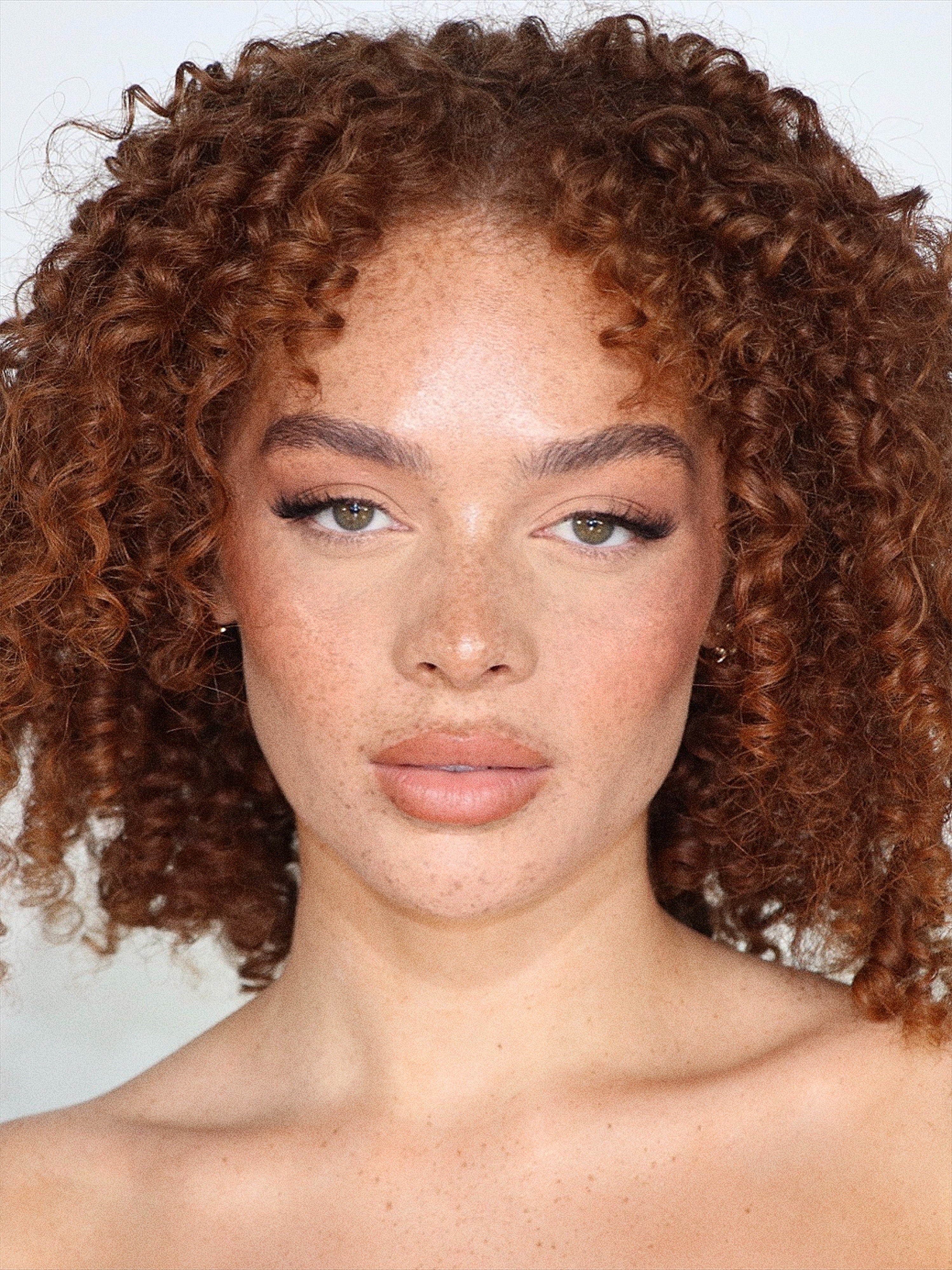 How To Apply your Lashes & Clusters