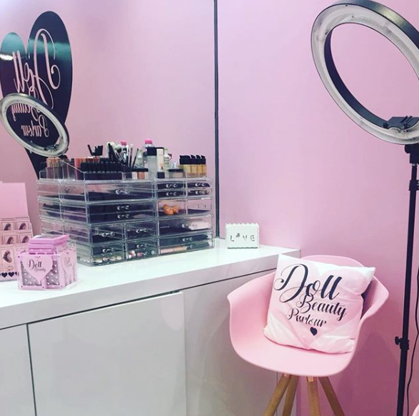 DOLL BEAUTY PARLOUR!