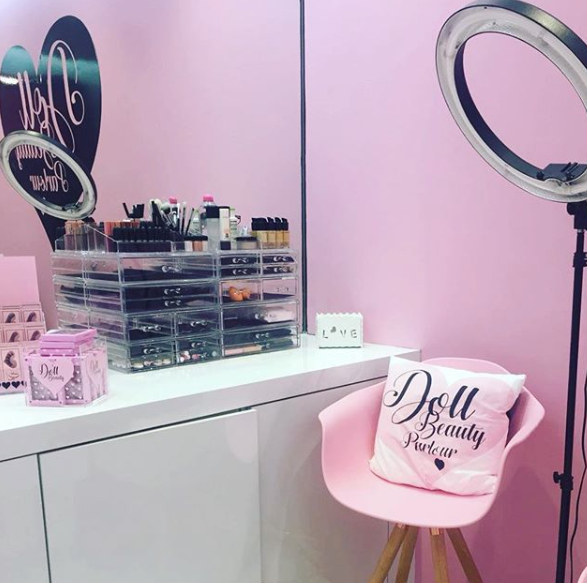 Doll beauty store parlour