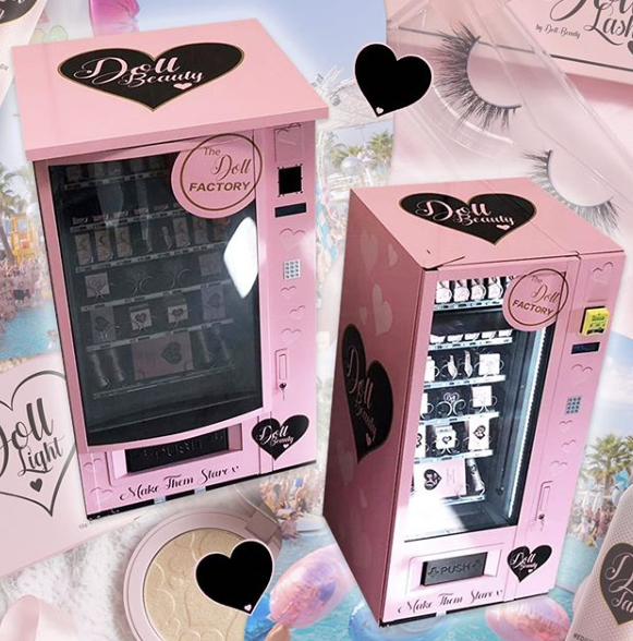 DOLL VENDING MACHINE SAY WHAAAAATTTT!